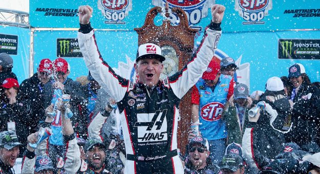Visit Clint Bowyer Driver Bio page