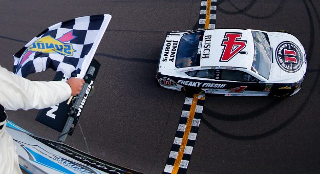 Visit Phoenix Checkered and Black Flags page