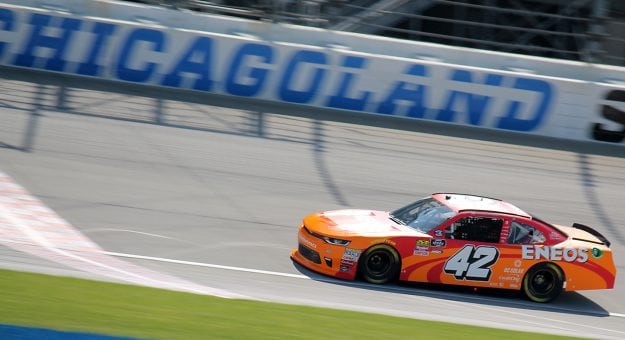 Kyle Larson wins the pole for the Overton's 300