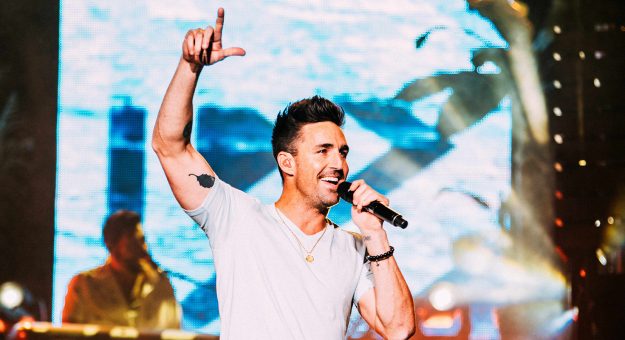 Visit Jake Owen to Perform Daytona 500 Pre-Race Show page