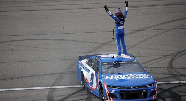 Visit Kyle Larson pulls away at Vegas page