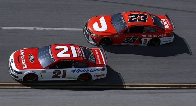 Visit Race for Fan Vote heats up page