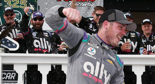 Visit Bowman capitalizes on Larson’s last-lap flat, wins Cup opener at Pocono page
