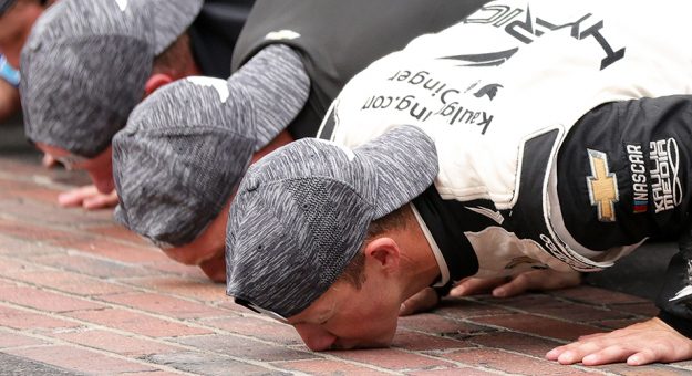 Visit Indianapolis checkered flags, black flags page