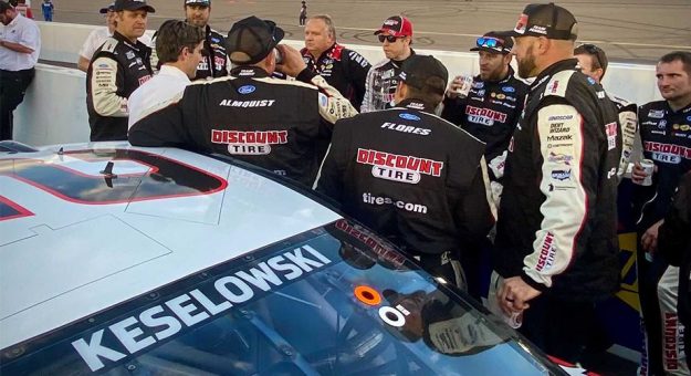 Visit Keselowski toasts No. 2 crew for final time page
