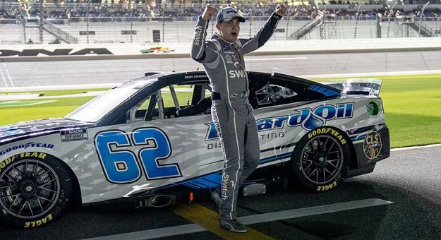 Visit Gragson, Villeneuve lock into Daytona 500 page