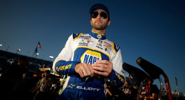 Visit Hendrick signs Chase Elliott to extension page