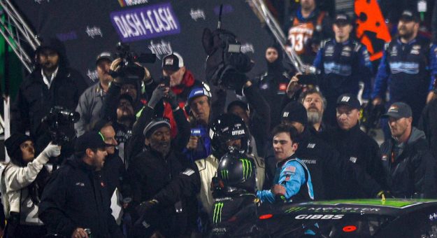 Visit Gibbs, Mayer tussle on pit road page