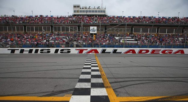 Visit How ‘Dega’s finish line is unique page