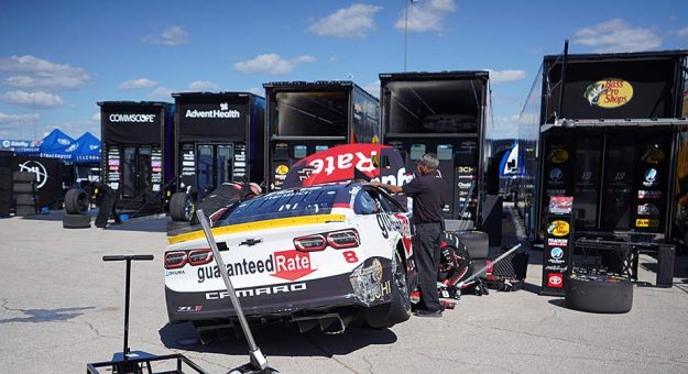Visit Reddick crashes while leading at Kansas page