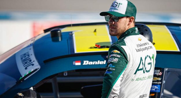Visit Kaulig Racing brings back Hemric for 2023 page