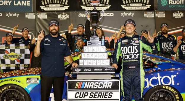 Visit Erik Jones 2022 season in review page