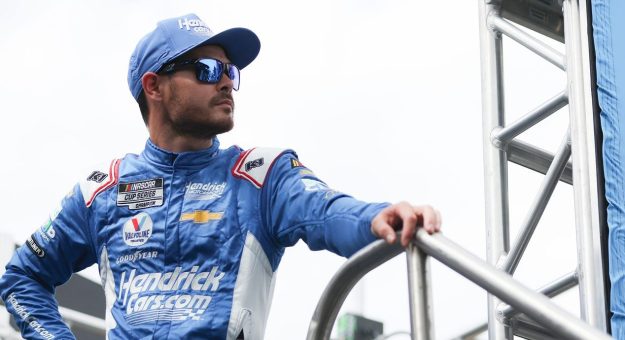 Visit Kyle Larson tops practice leaderboard at Phoenix page