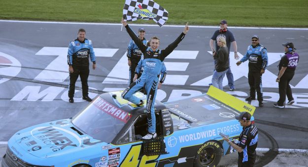 Visit Hocevar finds magic in OT, wins at Texas page