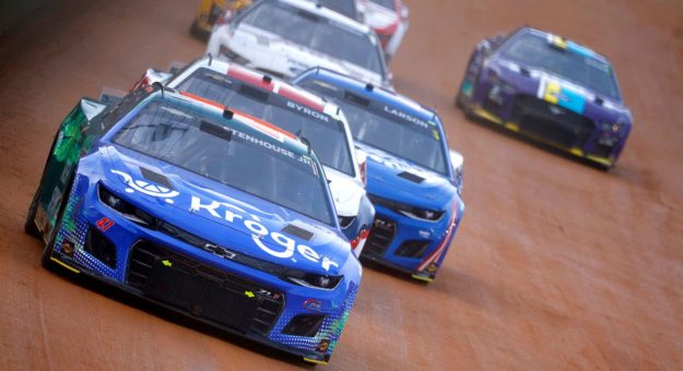 Visit Bristol Dirt 101: Format and tire setup page