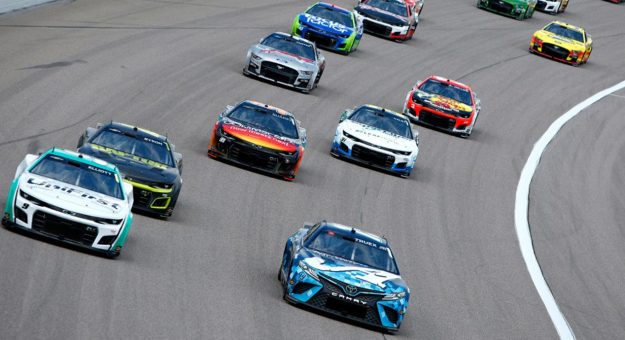 Visit Kansas 101: Trends to watch, tire info, rule changes page