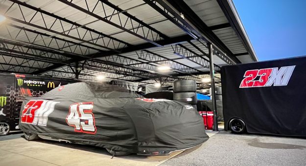Visit No. 45 crew chief ejected at Darlington page