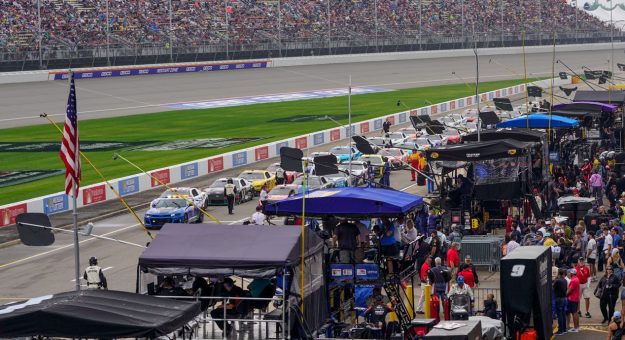 Visit Rain pushes Cup race to Monday finish page