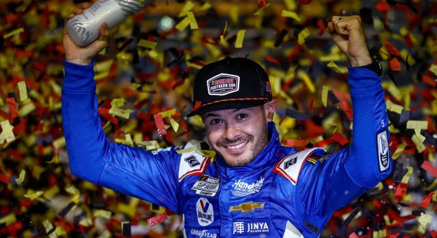 Visit Larson streaks to Southern 500 win page