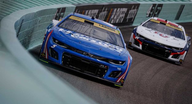 Visit Larson sidelined after pit-road crash page