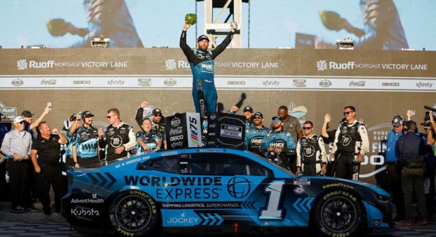 Visit Chastain dominates finale; Blaney wins title page