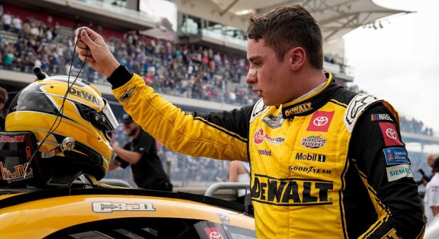 Visit Bell finishes second, upsets Busch page