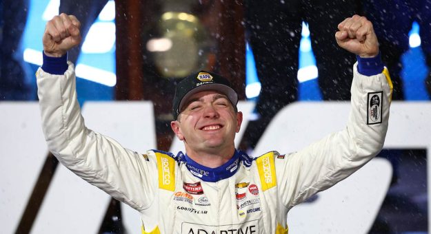 Visit Eckes dominates Truck race at Martinsville page