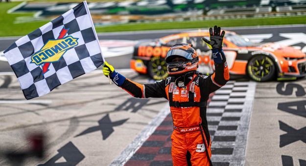 Visit Elliott snaps winless streak with Texas victory page