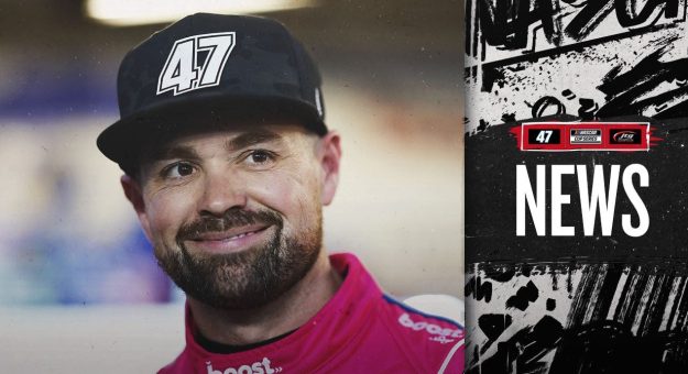 Visit Stenhouse signs contract extension page