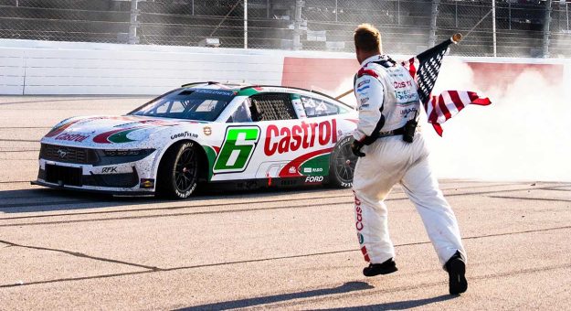 Visit Keselowski, pit crew fly flag after triumph page
