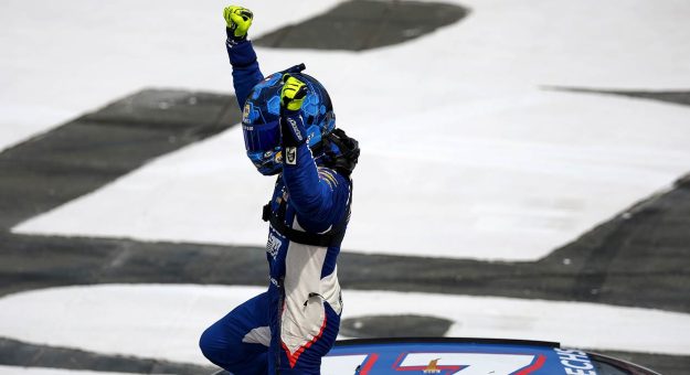 Visit Elliott rides to Xfinity victory page