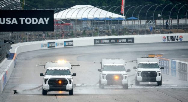 Visit Officials, drivers deem Loudon finish successful page