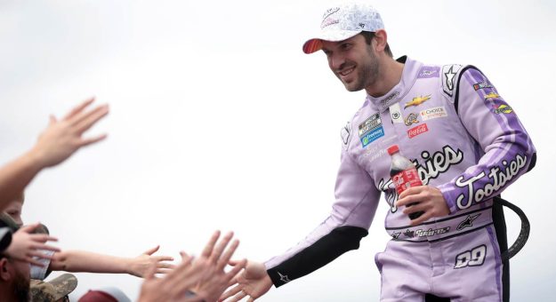 Visit Suárez to compete in NASCAR Brasil page