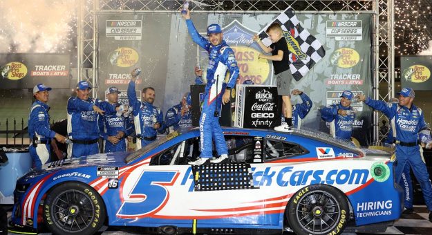 Visit Larson dominates Bristol; Round of 12 field set page