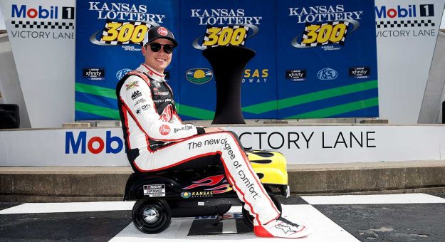 Visit Bell snags third straight Kansas pole page