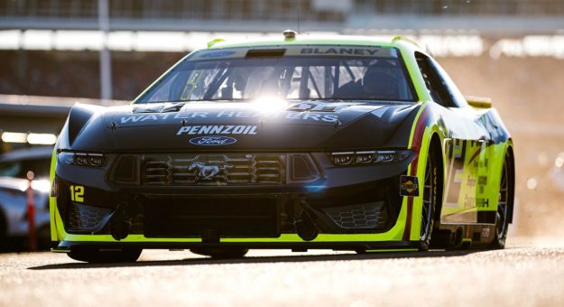 Visit Blaney tops Cup practice at Phoenix page