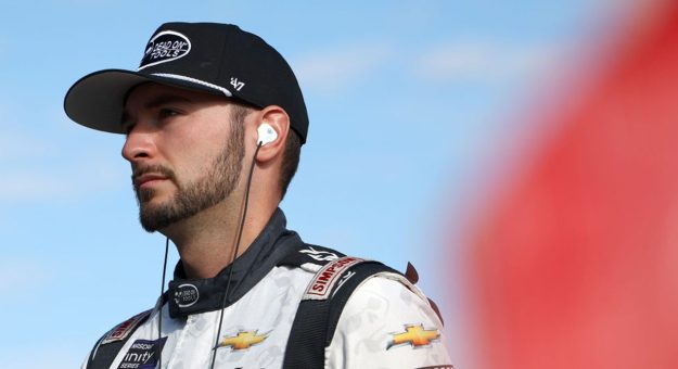 Visit Alfredo penalized after contact with Parsons page