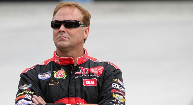 Visit NASCAR: Mike Wallace not approved for Daytona 500 bid page