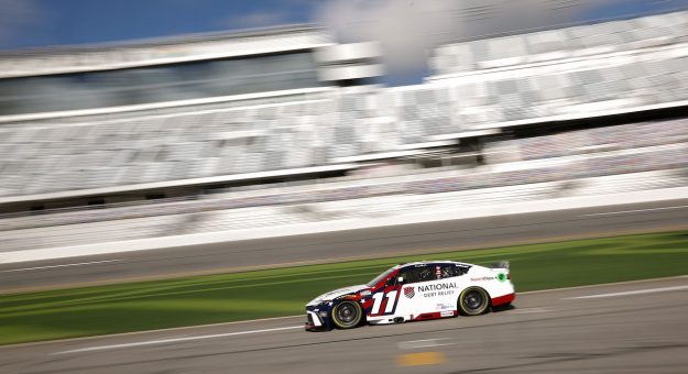 Visit Hamlin paces opening Daytona 500 practice page