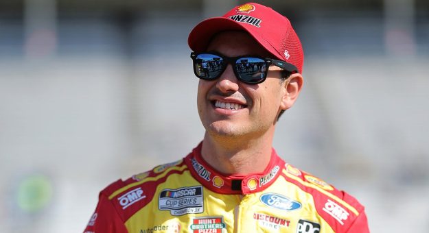 Visit Joey Logano takes over longest streak of Cup starts page