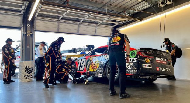 Visit Briscoe, Haley, Keselowski involved in Phoenix melee page