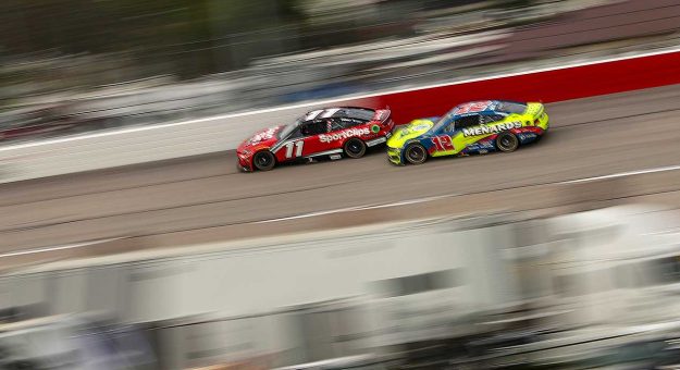 Visit Caution, pit trouble foil Blaney’s afternoon page