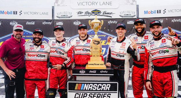 Visit No. 11 pit crew reacts to Hamlin’s win page