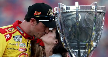 11 10 2024 Logano Kiss Phoenix2.jpg
