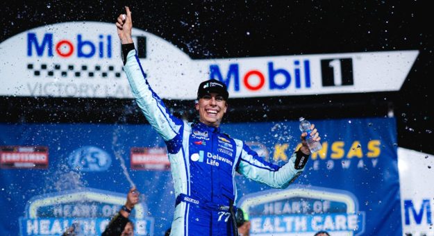 Visit Hocevar wins Kansas; Riggs DQ’d page