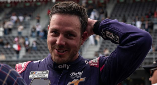 Visit Bowman battles pain for top five in Mexico City page