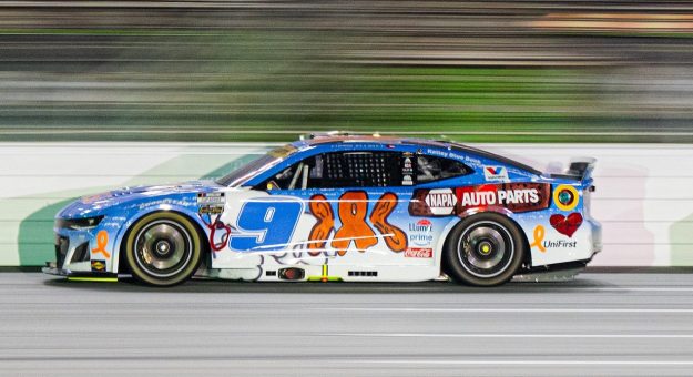 Visit Chase Elliott wins EchoPark thriller page
