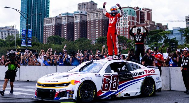 Visit SVG sweeps Chicago Street Race weekend page