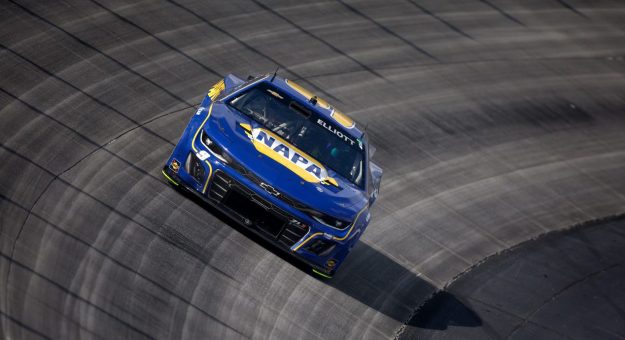 Visit Elliott fights rain, pit-road for sixth page