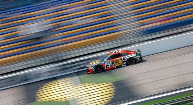 Visit Briscoe captures Busch Light Pole at Iowa page